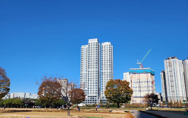 ▲일반분양 입주가 진행중인 울산 중구 A지역주택조합의 주상복합 아파트 전경(사진=지역주택조합 관계자)