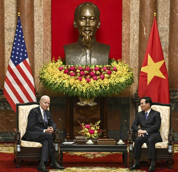 ▲조 바이든(왼쪽) 미국 대통령과 보반트엉 베트남 국가주석이 9월 11일 회담하고 있다. 하노이/AP뉴시스
