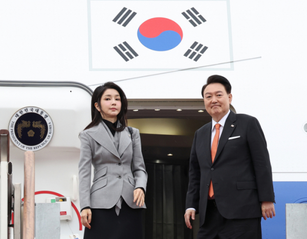 ▲윤석열 대통령(오른쪽)과 부인 김건희 여사 (연합뉴스)
