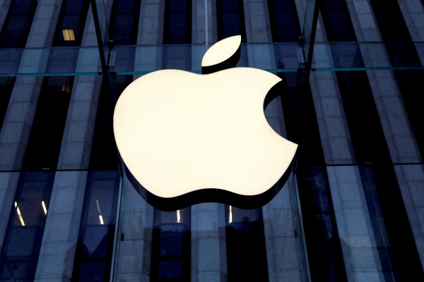 ▲미국 뉴욕 맨해튼에 있는 애플 스토어에 애플 로고가 보인다. 로이터연합뉴스
