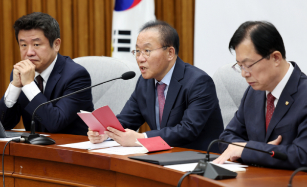 ▲윤재옥 국민의힘  당 대표 권한대행 겸 원내대표가 15일 오전 서울 여의도 국회에서 열린 원내대책회의에서 발언하고 있다. (뉴시스)