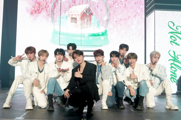 ▲김재환 X ZEROBASEONE(사진 = 웨이크원 제공)