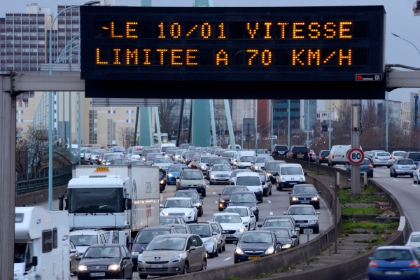 ▲프랑스 파리 순환도로 페리페리크에서 차량이 줄지어 서 있다. 파리/AFP연합뉴스
