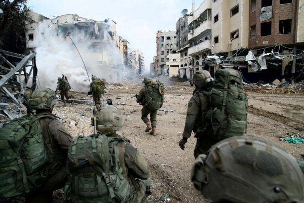 ▲이스라엘군이 18일(현지시간) 팔레스타인 가자지구에서 군사 작전을 벌이고 있다. 가자지구(팔레스타인)/로이터연합뉴스
