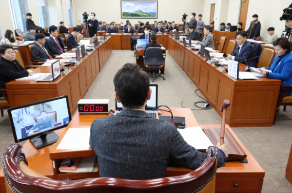▲22일 국회에서 환경노동위원회 전체회의가 열리고 있다. (연합뉴스)