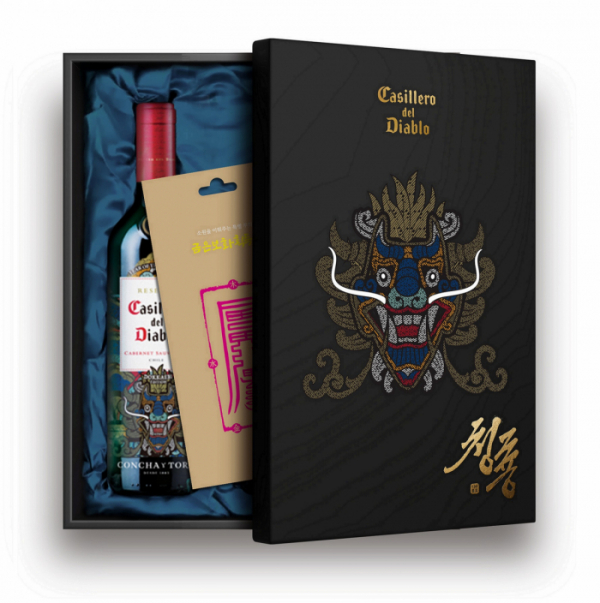▲이마트24가 판매하는 '디아블로 청룡 와인 패키지' (사진제공=이마트24)
