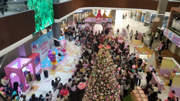 ▲크리스마스 시즌 티니핑월드 판교를 찾은 관람객들의 모습. (사진제공=SAMG엔터)