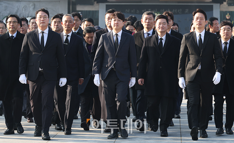 ▲이준석 국민의힘 전 대표가 새해 첫 날인 1일 서울 동작구 국립현충원에서 참배를 하고 있다. 고이란 기자 photoeran@