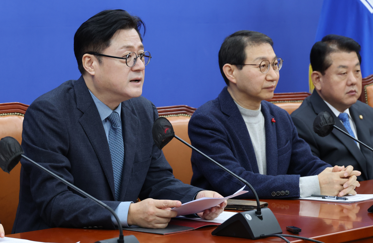 ▲<YONHAP PHOTO-0931> 발언하는 홍익표 원내대표 (서울=연합뉴스) 한상균 기자 = 더불어민주당 홍익표 원내대표가 2일 국회에서 원내대책회의를 하고 있다. 2024.1.2 xyz@yna.co.kr/2024-01-02 09:45:28/<저작권자 ⓒ 1980-2024 ㈜연합뉴스. 무단 전재 재배포 금지.>