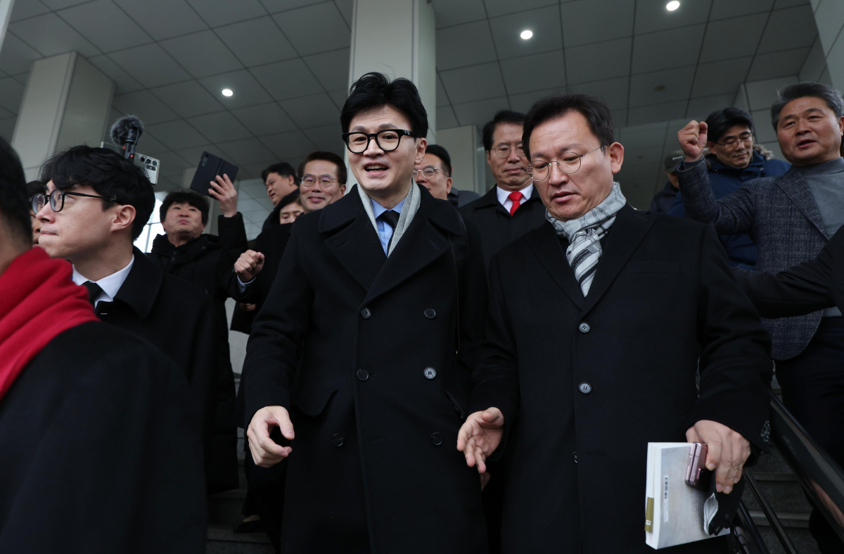 ▲[대전=뉴시스] 조성봉 기자 = 한동훈 국민의힘 비상대책위원장이 2일 오전 대전 동구 대전역에 도착해 이동하고 있다. 2024.01.02. suncho21@newsis.com