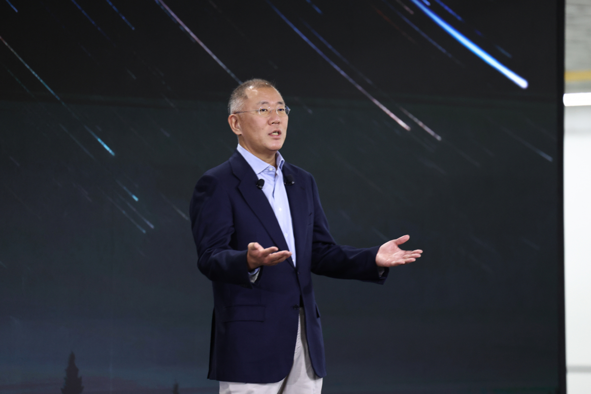 ▲정의선 현대자동차그룹 회장이 3일 기아 오토랜드 광명에서 열린 현대자동차그룹 2024년 신년회에서 신년사를 하고 있다. (연합뉴스)