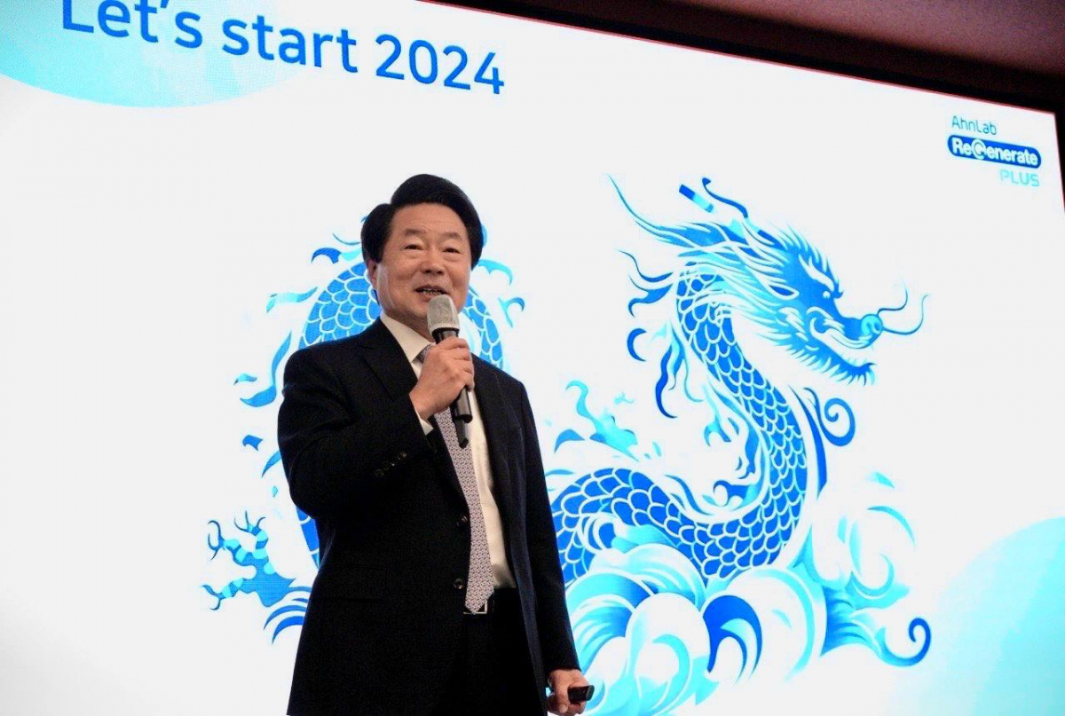 ▲강석균 안랩 대표가 2일 안랩 판교 사옥에서 열린 2024년 시무식에 발언하고 있다. (사진=안랩)