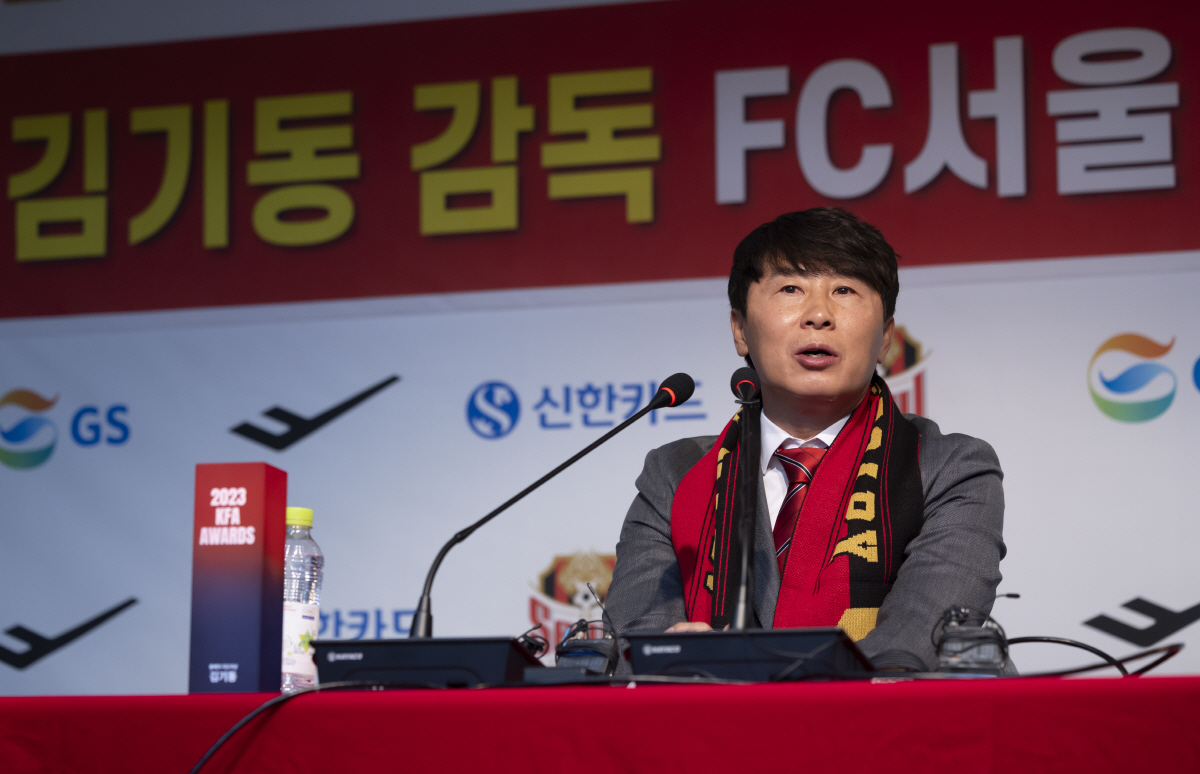 ▲FC서울 김기동 감독이 3일 오전 서울월드컵경기장에서 열린 취임 기자회견에서 취재진 질문에 답하고 있다. (연합뉴스)
