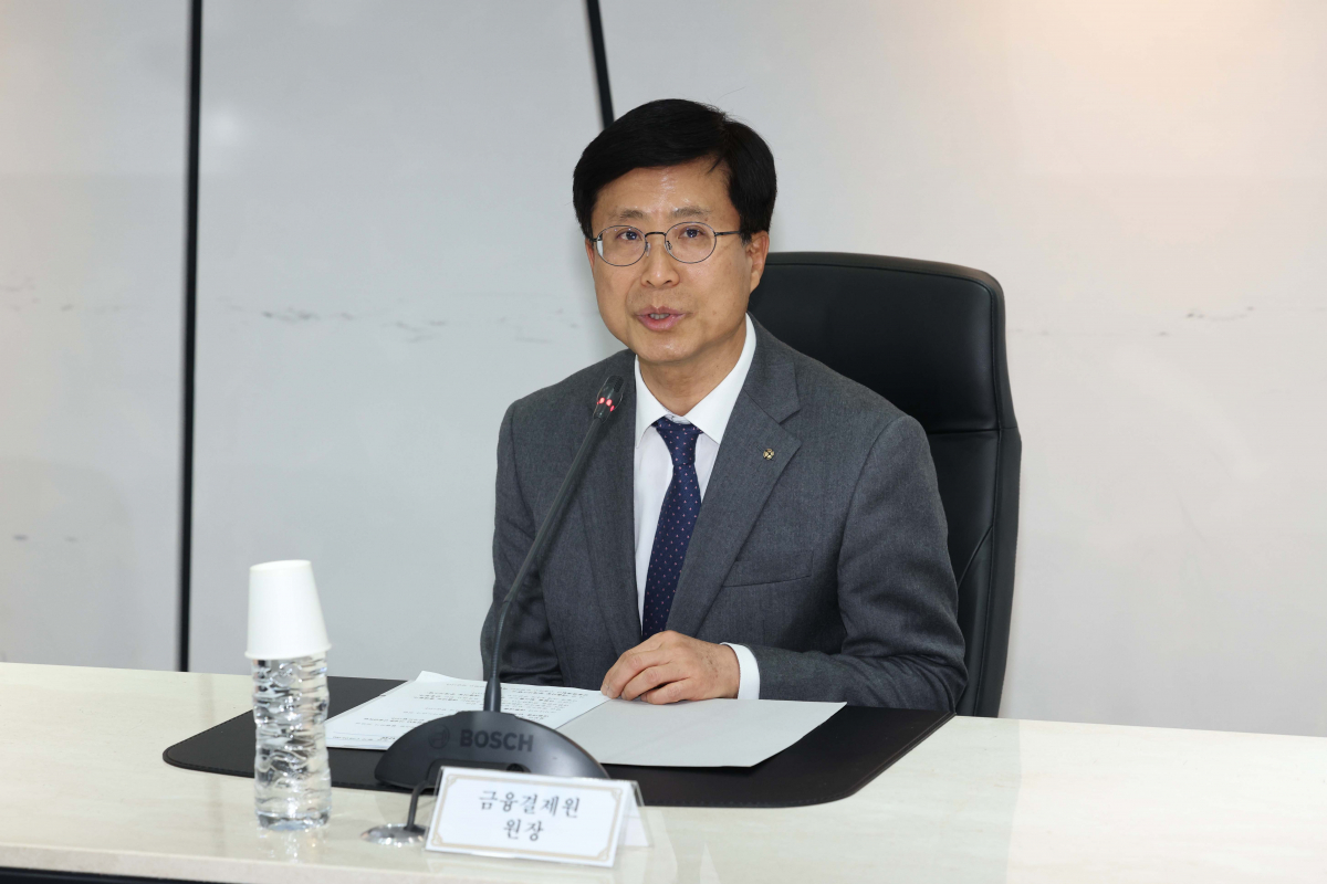 ▲박종석 금융결제원장이 8일 경기 성남시 금융결제원 분당센터 통합관제실에서 열린 온라인·원스톱 대환대출 인프라 개시 현장점검에서 인사말을 하고 있다. 신태현 기자 holjjak@