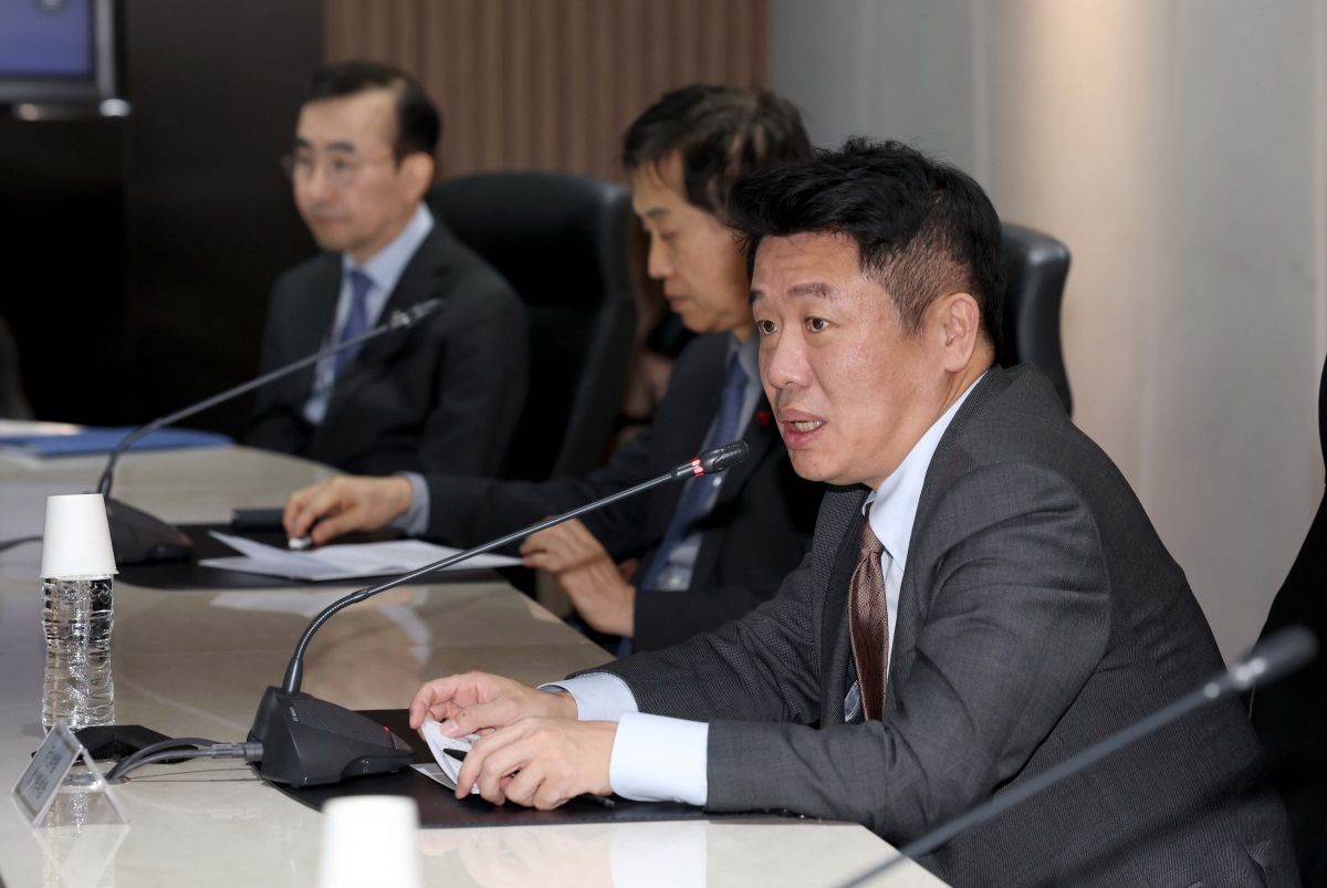 ▲유의동 국민의힘 정책위의장이 8일 경기 성남시 금융결제원 분당센터 통합관제실에서 열린 온라인·원스톱 대환대출 인프라 개시 현장점검에서 인사말을 하고 있다. 신태현 기자 holjjak@