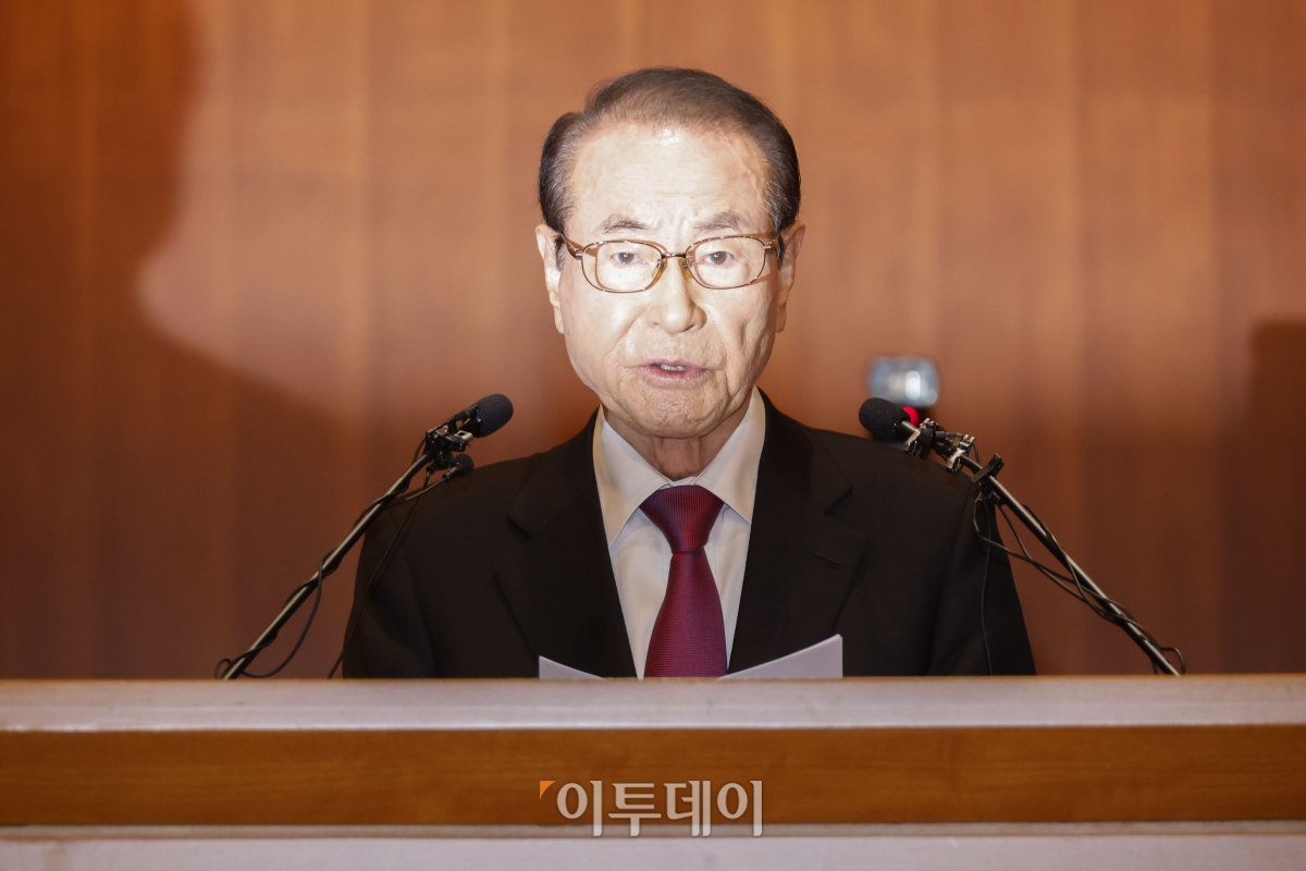 ▲윤세영 태영그룹 창업 회장이 9일 오전 9일 오전 서울 영등포구 태영건설 여의도사옥에서 태영건설 워크아웃 관련 입장문 발표를 하고 있다. 조현호 기자 hyunho@