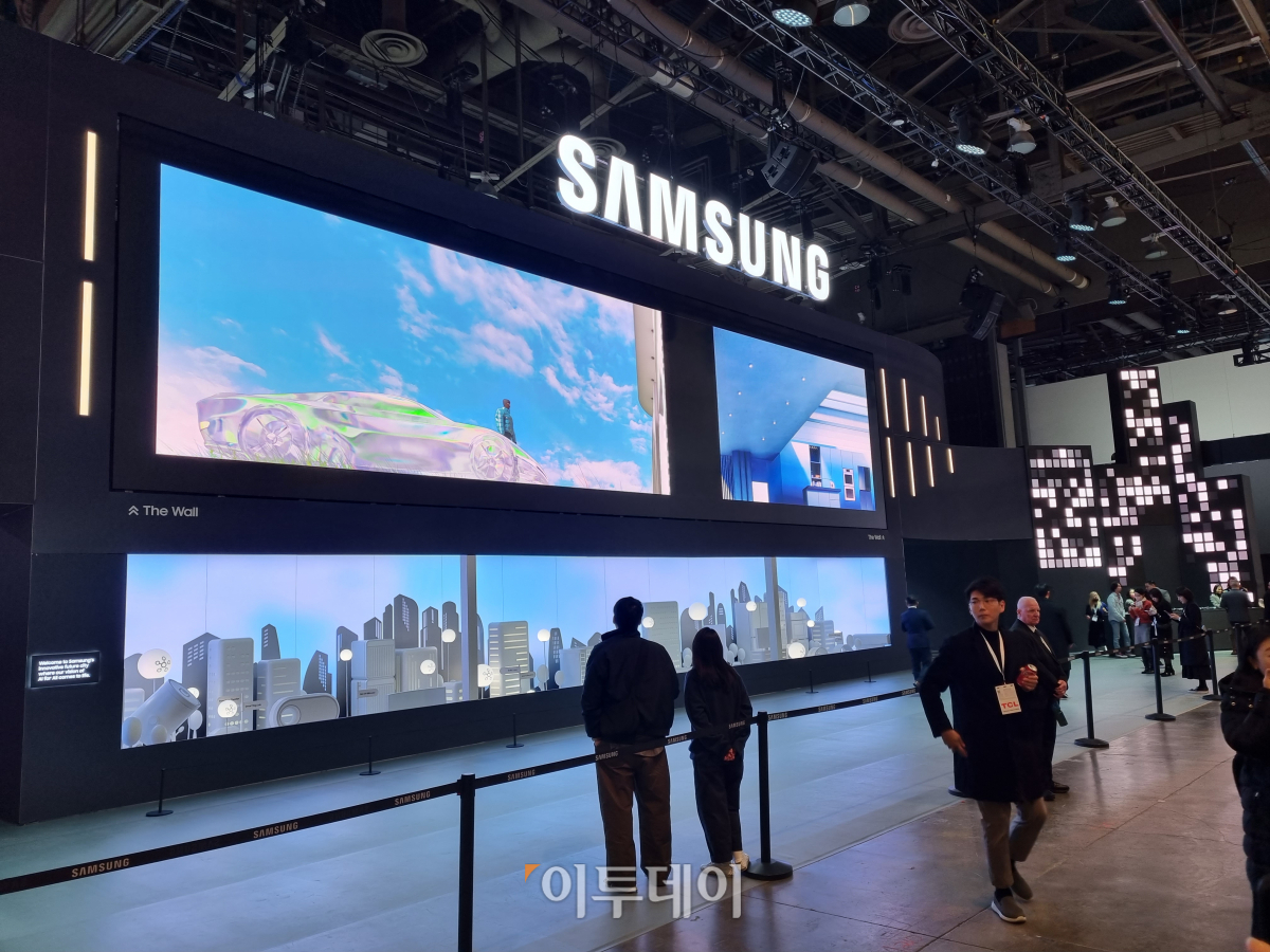 ▲세계 최대 정보기술(IT)·가전 전시회 CES 2024가 9일(현지시간) 미국 라스베이거스에서 열린다. 사진은 삼성전자 부스 전경. (박민웅 기자 pmw7001@)