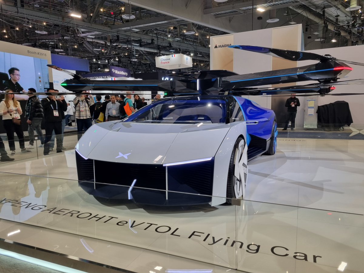 ▲중국의 전기차 업체 샤오펑의 자회사 에어로HT가 공개한 '플라잉 카'. (강문정 기자 kangmj@)