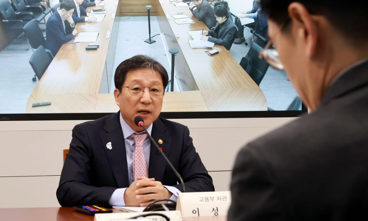 ▲이성희 고용노동부 차관이 10일 정부세종청사에서 제13차 범정부 일자리 태스크포스(TF) 회의를 주재하고 발언하고 있다. (사진제공=고용노동부)