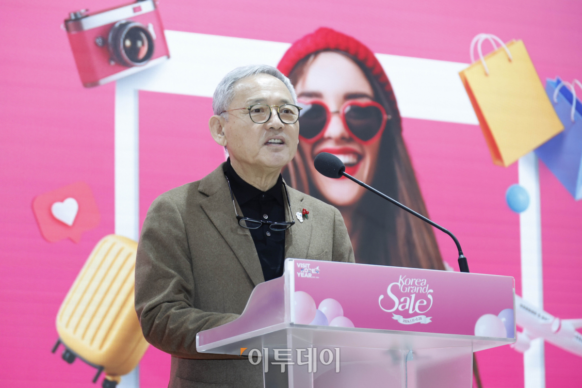 ▲유인촌 문화체육관광부 장관이 11일 오전 서울 중구 온드림 소사이어티에서 열린 2024 코리아그랜드세일 개막식에서 축사를 하고 있다. 조현호 기자 hyunho@