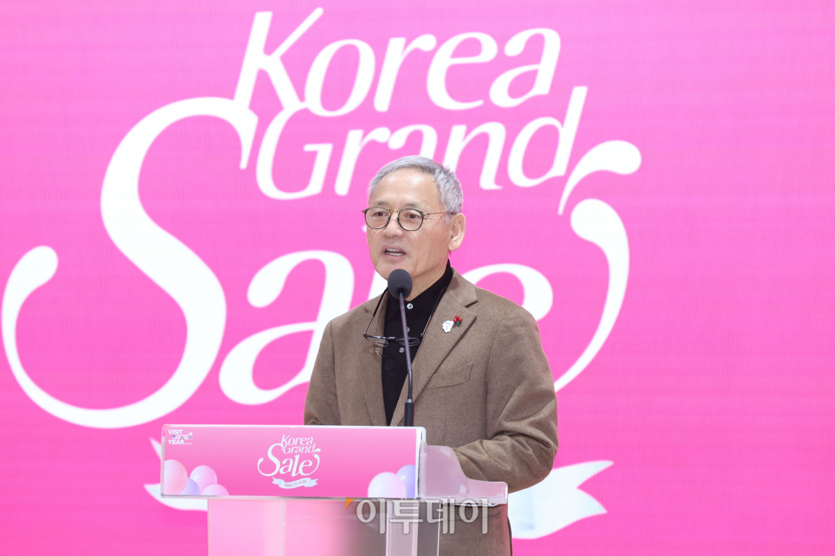 ▲유인촌 문화체육관광부 장관이 11일 오전 서울 중구 온드림 소사이어티에서 열린 2024 코리아그랜드세일 개막식에서 축사를 하고 있다. 조현호 기자 hyunho@
