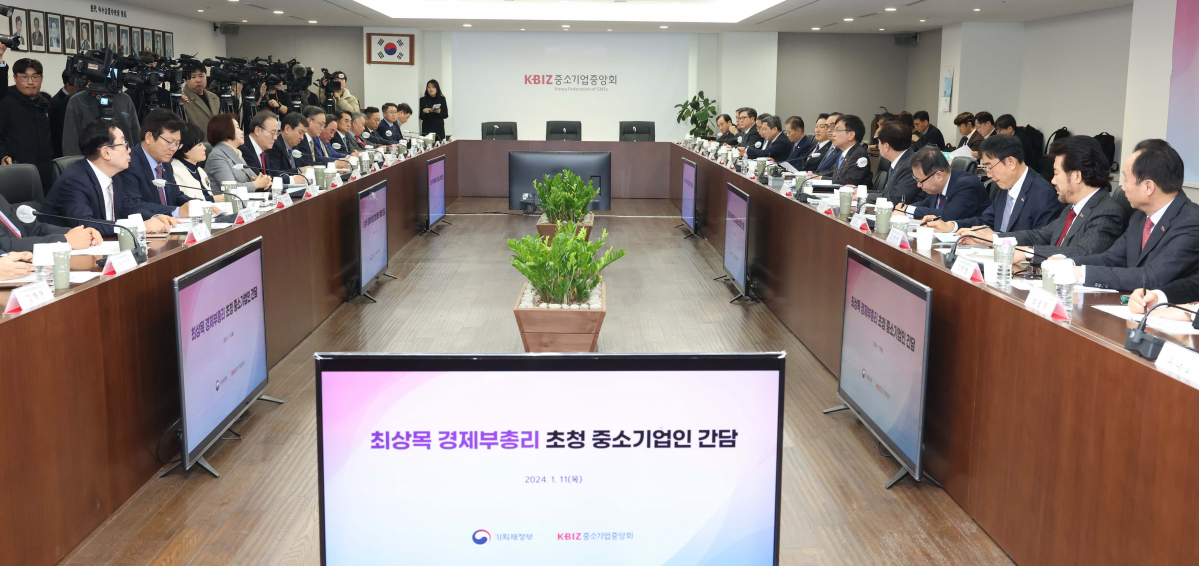 ▲최상목 부총리 겸 기획재정부 장관이 11일 서울 여의도 중소기업중앙회에서 열린 중소기업인과의 간담회에서 인사말을 하고 있다. 신태현 기자 holjjak@