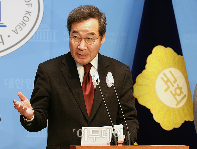 ▲이낙연 더불어민주당 전 대표가 11일 서울 여의도 국회 소통관에서 탈당 및 신당 창당 공식 선언 기자회견을 하고 있다. 고이란 기자 photoeran@