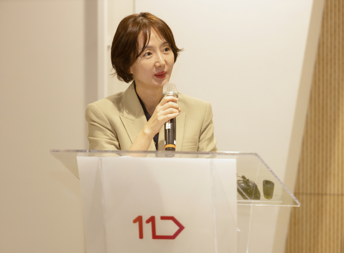 ▲11번가 안정은 사장이 11일 본사에서 열린 새해 첫 전사 구성원 대상 타운홀미팅에서 새해 경영 전략에 대해 설명하고 있다. (사진제공=11번가)