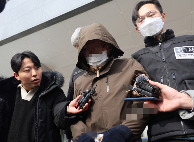 ▲충북 청주의 한 노래방에서 60대 업주를 흉기로 위협해 금품을 빼앗은 뒤 살해한 50대 남성 A씨. (연합뉴스)