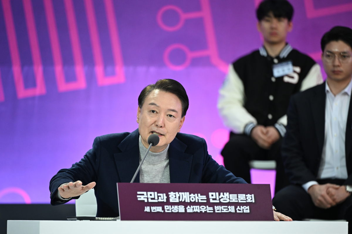 ▲윤석열 대통령이 15일 경기도 수원시 장안구 성균관대 자연과학캠퍼스 반도체관에서 열린 '국민과 함께하는 민생토론회-세 번째, 민생을 살찌우는 반도체 산업'에서 발언하고 있다. (대통령실)