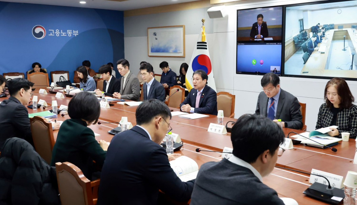 ▲이성희 고용노동부 차관이 10일 정부세종청사에서 제13차 범정부 일자리 태스크포스(TF) 회의를 주재하고 발언하고 있다. (사진제공=고용노동부)