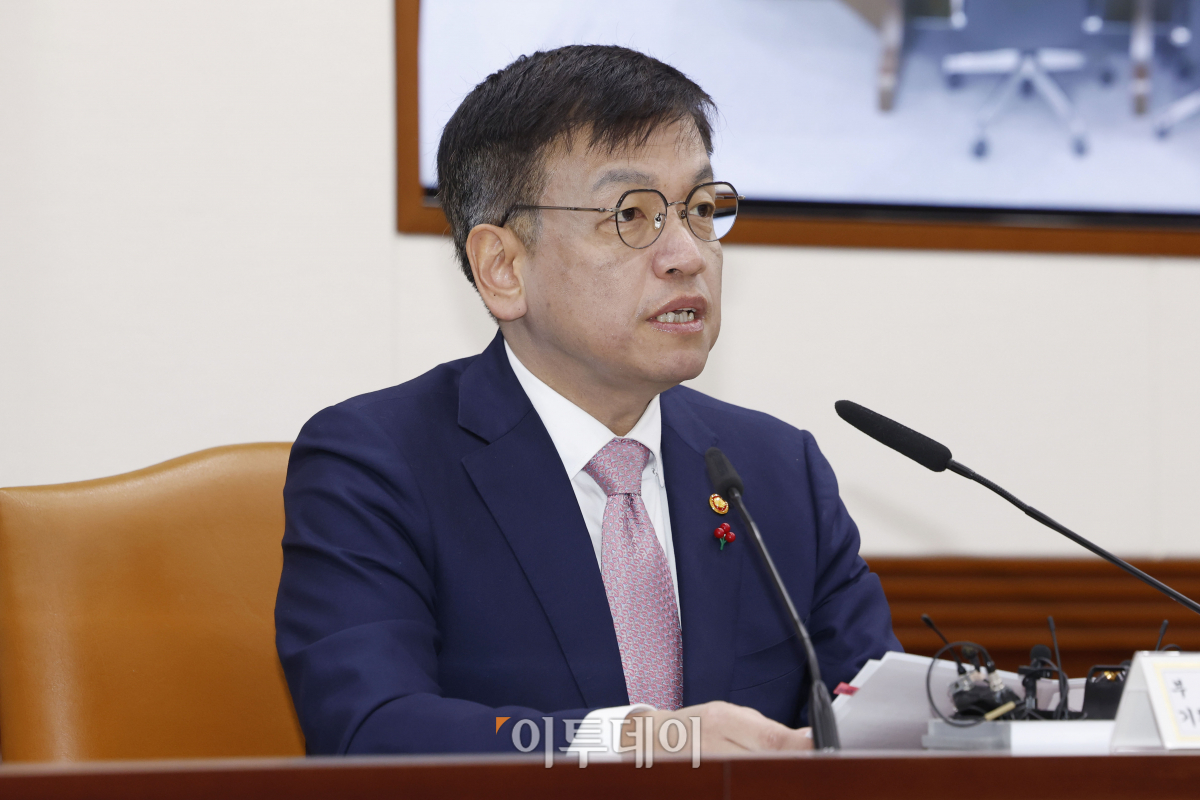 ▲최상목 경제부총리 겸 기획재정부 장관이 16일 오전 서울 종로구 정부서울청사에서 열린 비상경제장관회의 겸 물가관계장관회의에서 모두발언을 하고 있다. 조현호 기자 hyunho@