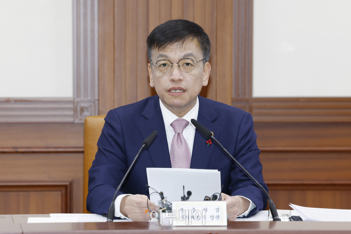 ▲최상목 경제부총리 겸 기획재정부 장관이 16일 오전 서울 종로구 정부서울청사에서 열린 비상경제장관회의 겸 물가관계장관회의에서 모두발언을 하고 있다. 조현호 기자 hyunho@