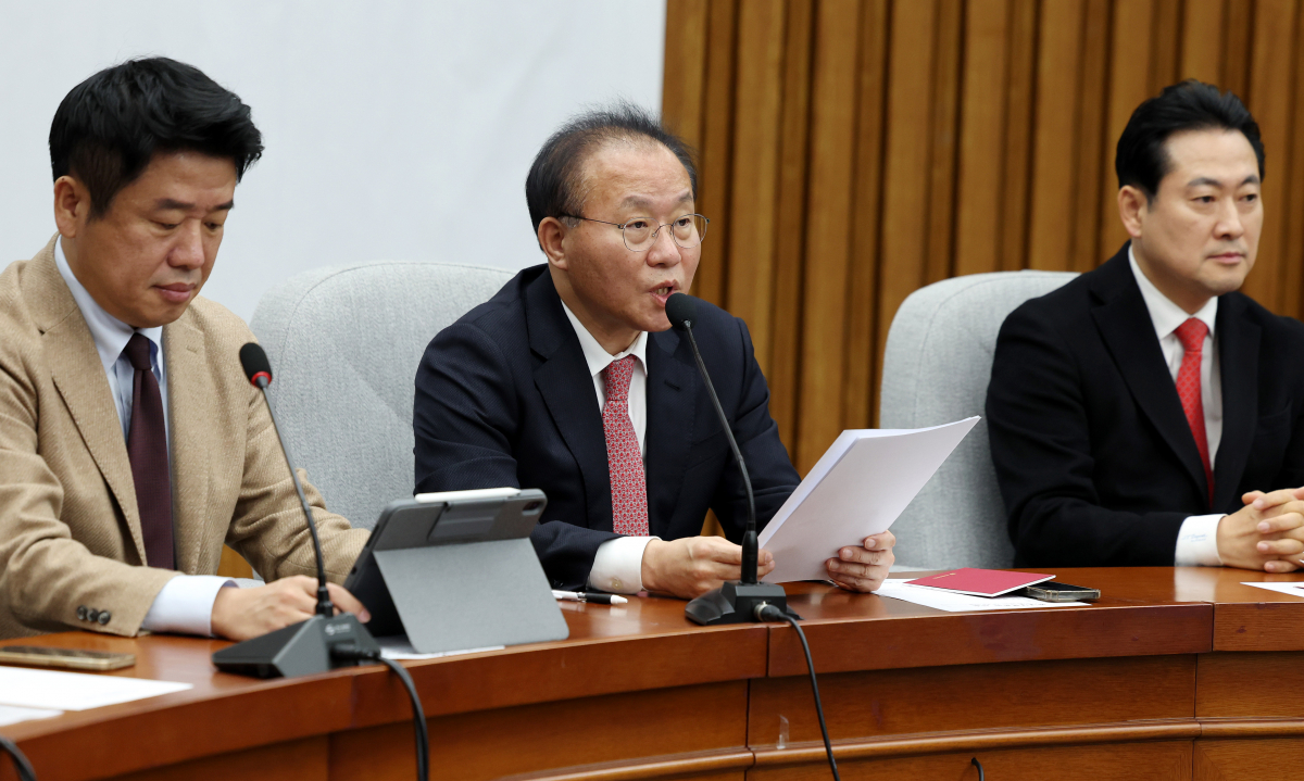 ▲윤재옥 국민의힘 원내대표가 16일 오전 서울 여의도 국회에서 열린 원내대책회의에서 발언하고 있다. (뉴시스)