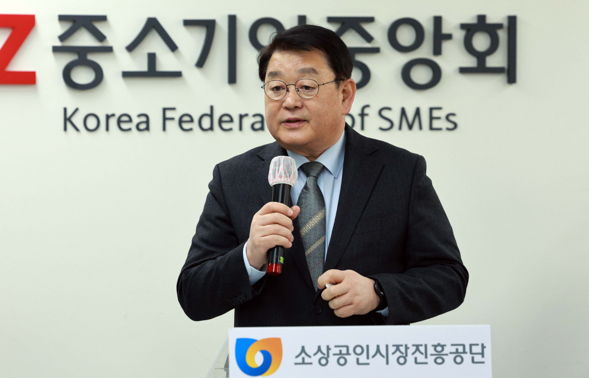 ▲박성효 소상공인시장진흥공단 이사장이 16일 오전 서울 영등포구 중소기업중앙회 기자실에서 열린 소상공인시장진흥공단 신년 간담회에서 인사말을 하고 있다. (뉴시스)