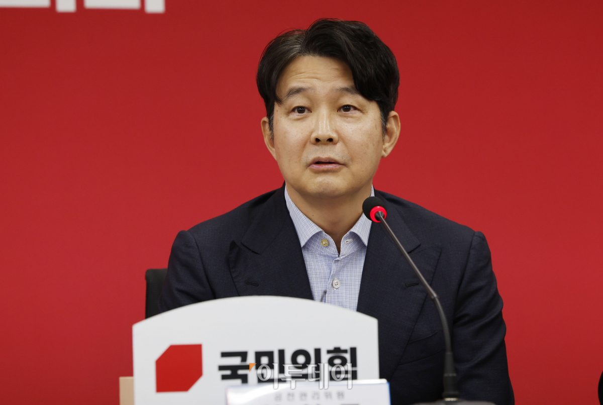 ▲황형준 국민의힘 공천관리위원이 16일 오후 서울 여의도 국민의힘 중앙당사에서 열린 공천관리위원회 1차 회의에서 발언을 하고 있다. 조현호 기자 hyunho@