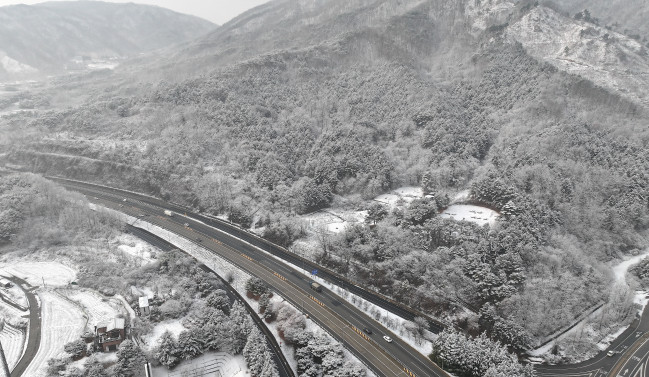 ▲3일 경북 칠곡군 다부동전적기념관 인근에 눈이 쌓여 있다. (연합뉴스)