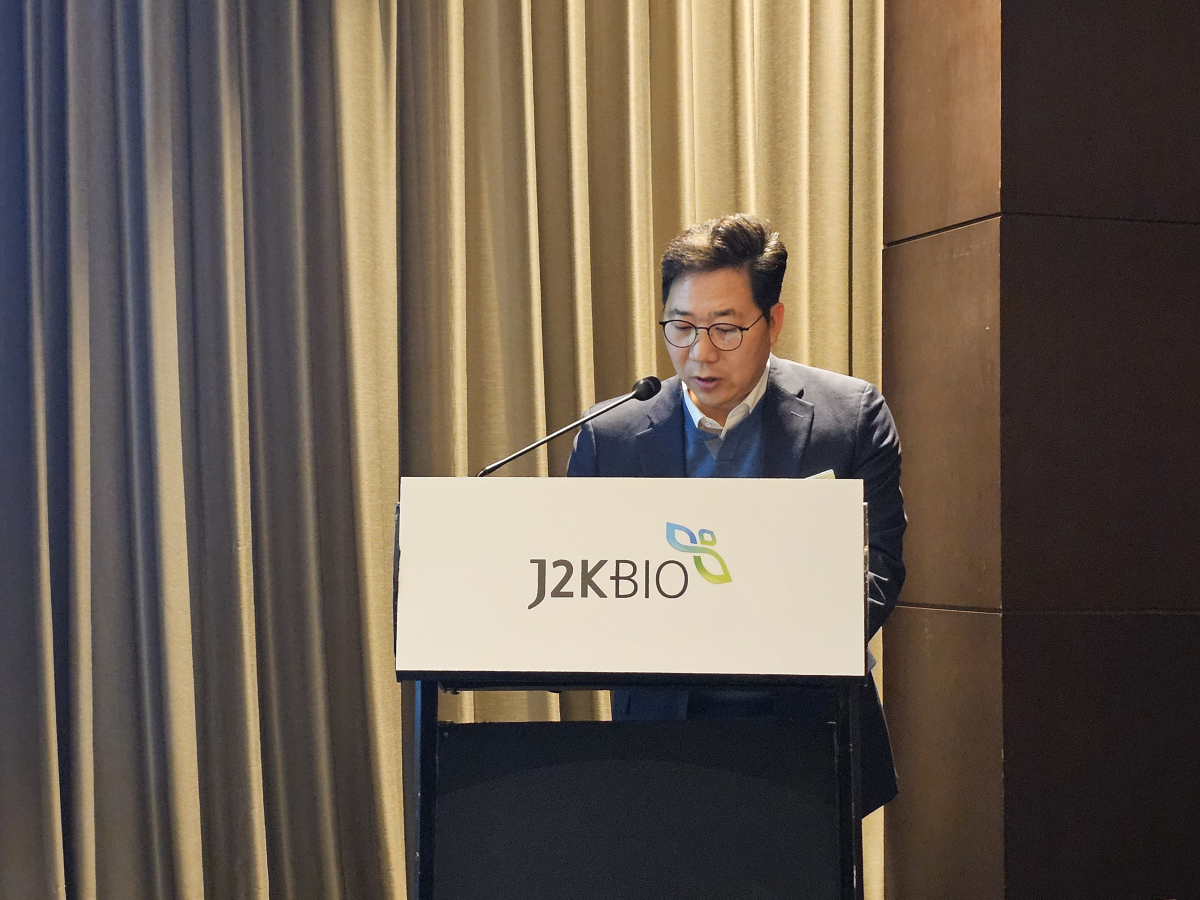 ▲김석종 제이투케이바이오 전무가 22일 서울 여의도에서 열린 기자간담회에서 회사를 소개 중이다. (박민규 기자 pmk8989@)