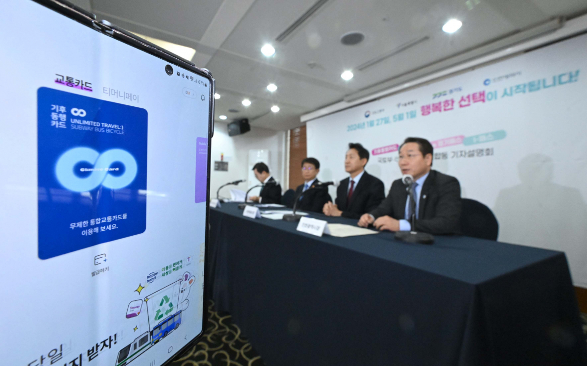 ▲22일 서울 중구 프레스센터에서 열린 ‘기후동행카드·K-패스·The 경기패스·l-패스 등 대중교통 정기권에 관한 국토부·수도권 지자체 합동 기자설명회’에서 유정복 인천광역시장이 발언하고 있다. 신태현 기자 holjjak@