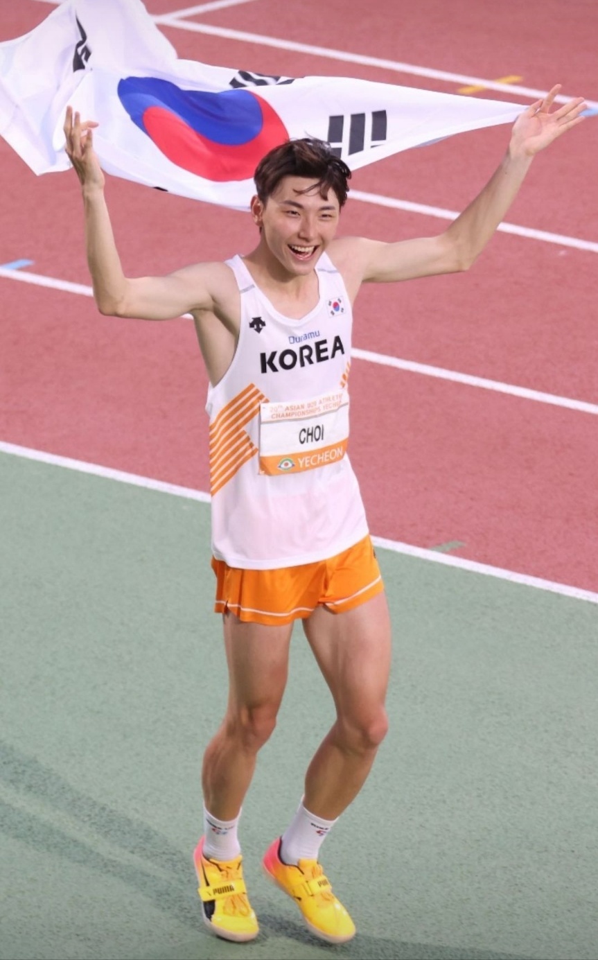 ▲용인특례시청 직장운동경기부에 입단한 남자 육상 높이뛰기 최진우 선수. (용인시)