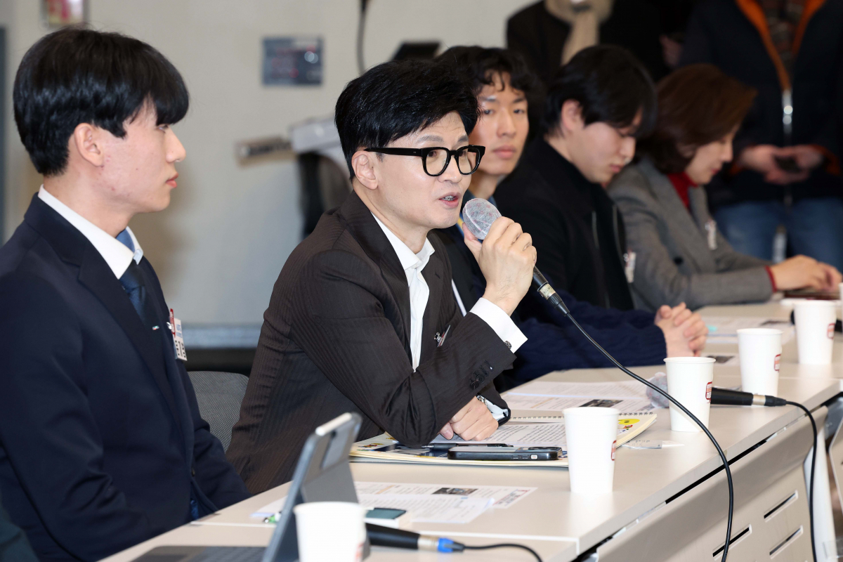 ▲한동훈 국민의힘 비상대책위원장이 24일 서울 동작구 숭실대에서 열린 ‘함께하는 대학생의 미래’ 현장간담회에서 모두발언을 하고 있다. 신태현 기자 holjjak@