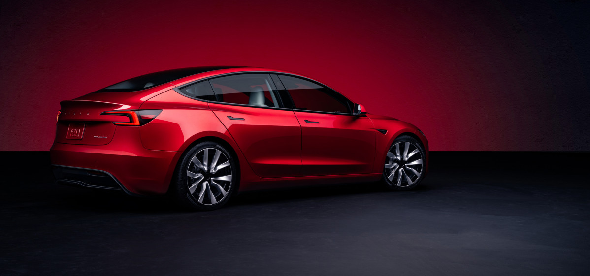 ▲테슬라가 내년 6월부터 모델3 아랫급으로 등장할 모델2 생산을 시작한다고 로이터통신이 23일(현지시간) 보도했다. 생산 규모는 매주 1만 대 수준이다. 사진은 부분변경 모델로 거듭난 현행 엔트리모델 모델 3 모습. (출처=테슬라미디어)