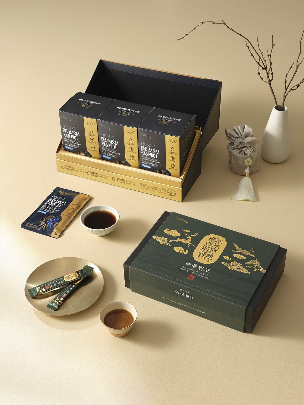 ▲hy ‘브이푸드 옵티MSM 관절케어’. (사진제공=hy)