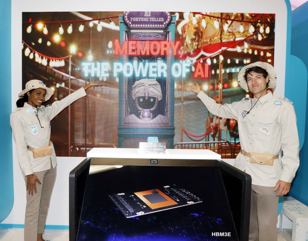▲HBM3E 기반 생성형 인공지능 기술이 적용된 AI 포춘텔러. (사진제공=SK)