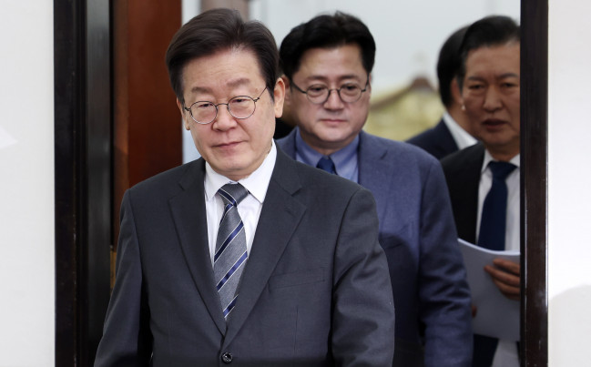 ▲이재명 더불어민주당 대표가 26일 오전 서울 여의도 국회에서 열린 최고위원회의에 참석하고 있다. (뉴시스)