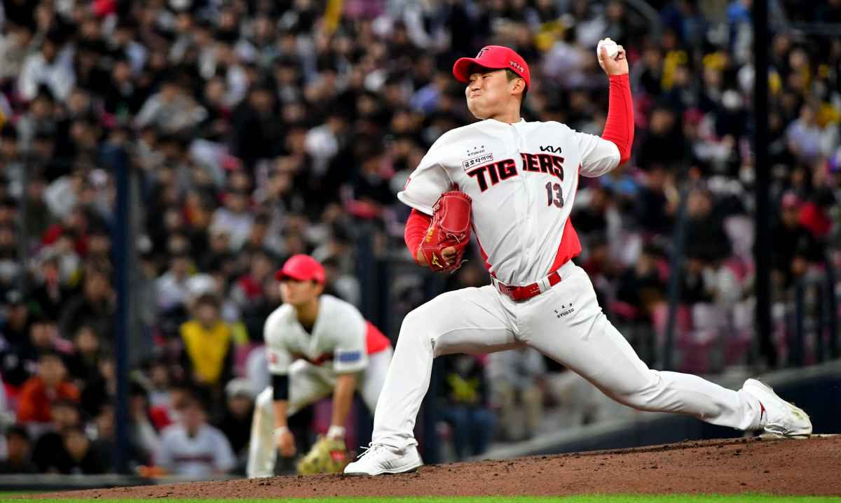 ▲지난해 5월 3일 오후 광주 북구 광주-기아챔피언스필드에서 열린 2023프로야구 KIA 타이거즈 대 롯데 자이언츠의 경기, 2회 초 KIA 선발 윤영철이 역투하고 있다.(연합뉴스)
