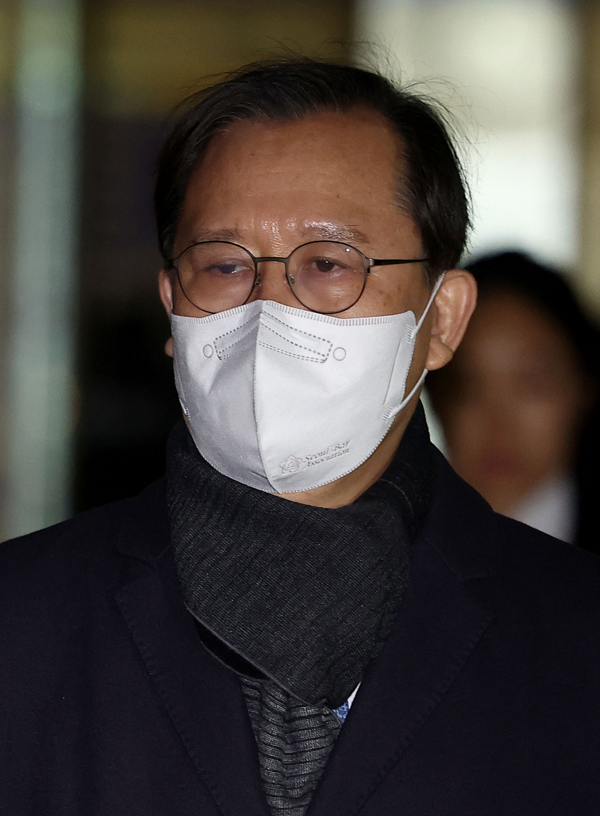 ▲ 이른바 '사법농단' 재판 1심에서 무죄를 선고 받은 박병대 전 대법관이 26일 오후 서울 서초동 서울중앙지법을 나서고 있다. (연합뉴스)