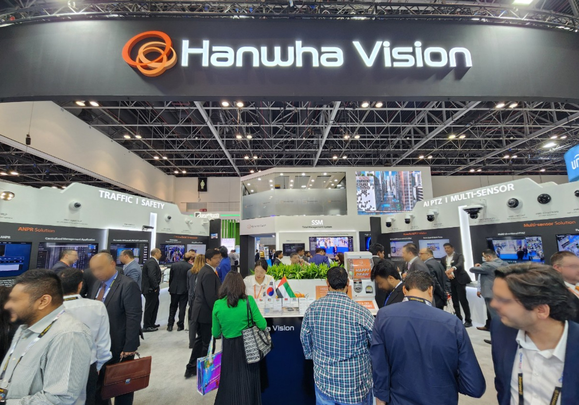 ▲한화비전이 16일부터 18일(현지시간)까지 3일간 아랍에미리트(UAE) 두바이에서 열리는 중동 지역 최대 규모 보안 전시회 ‘인터섹(Intersec) 2024’에 참가해 AI와 보안을 결합한 다양한 신기술을 공개했다. (사진제공=한화비)