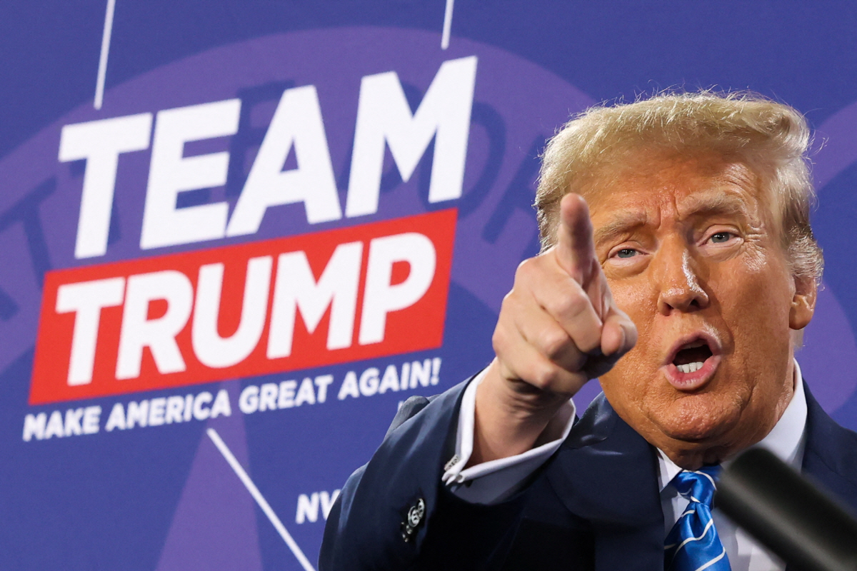 ▲도널드 트럼프 전 미국 대통령이 27일(현지시간) 네바다주 라스베이거스에서 대통령 선거 유세를 하고 있다. 라스베이거스(미국)/로이터연합뉴스 
