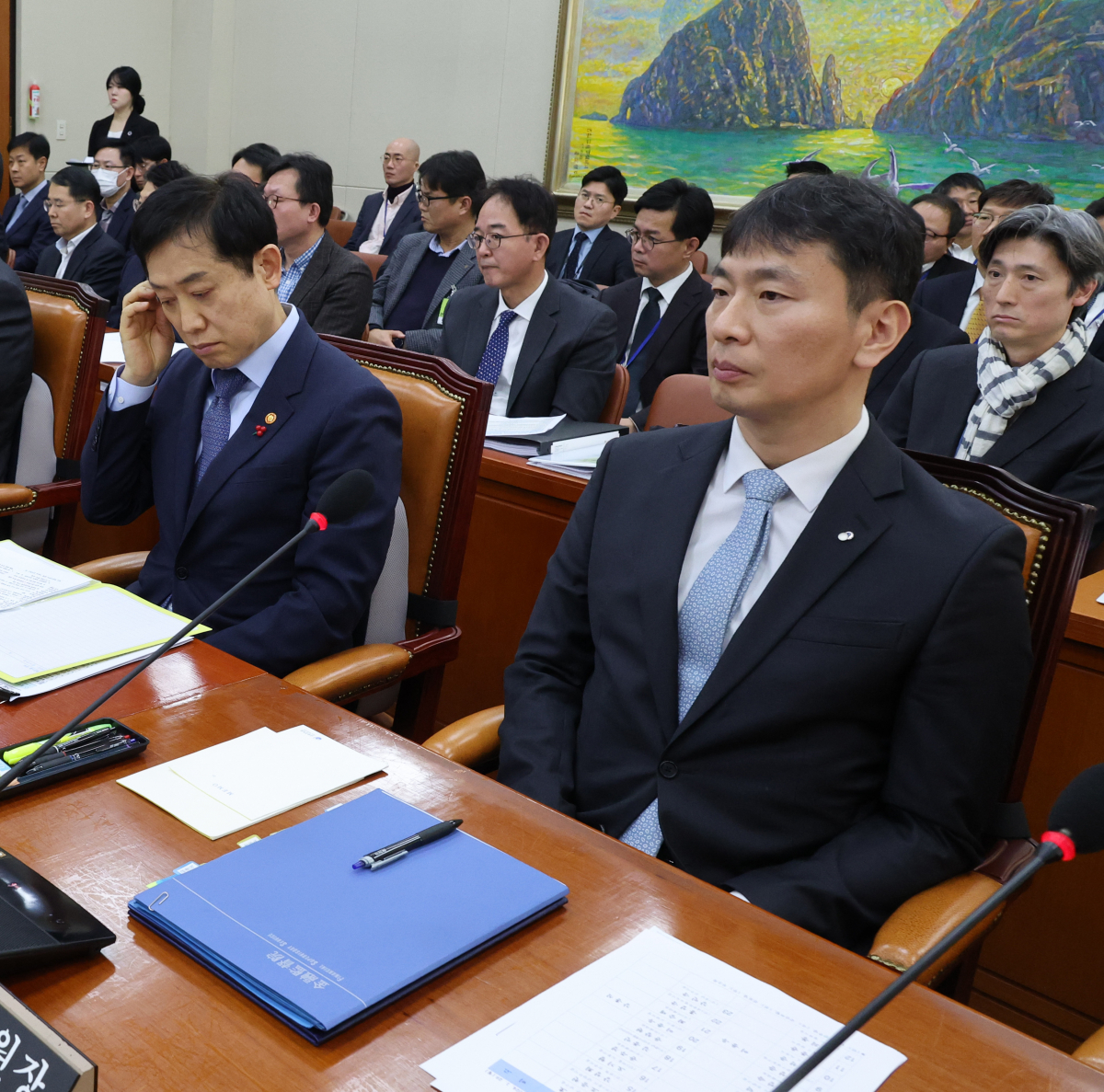 ▲29일 국회 정무위원회에 김주현 금융위원장(왼쪽)과 이복현 금융감독원장 등이 출석해있다. (연합뉴스)